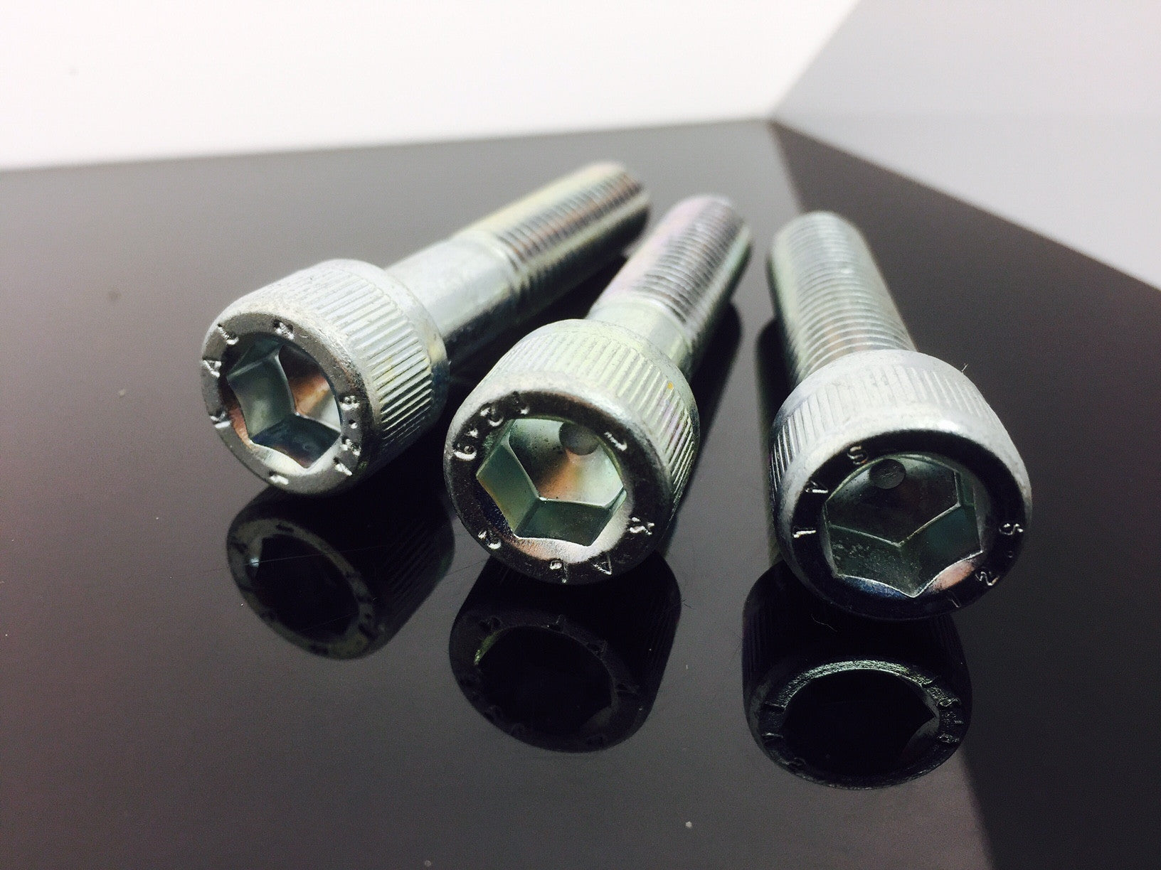 UNF 5/16" Socket Cap Screw High Tensile 12.9 Zinc DIN912 – Fixaball Ltd.  Fixings and Fasteners UK